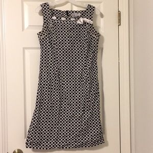 *Karin Stevens* Black & White Sleeveless Dress